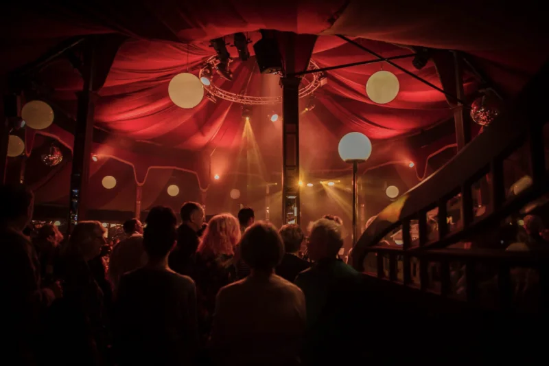 Spiegeltent_interior